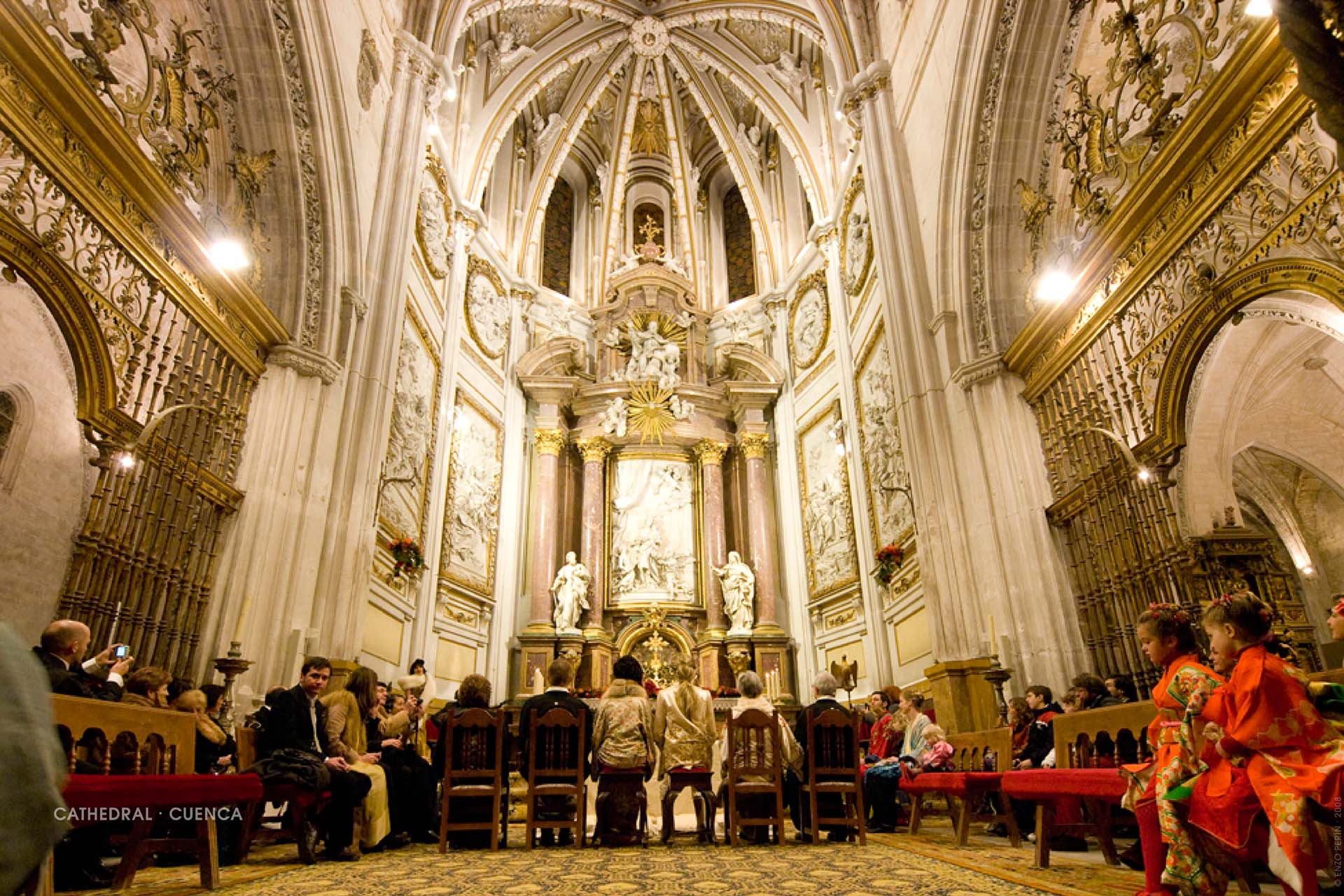 Tristan Christann+Elisa Palomino_13 inside Cathedral of Cuenca